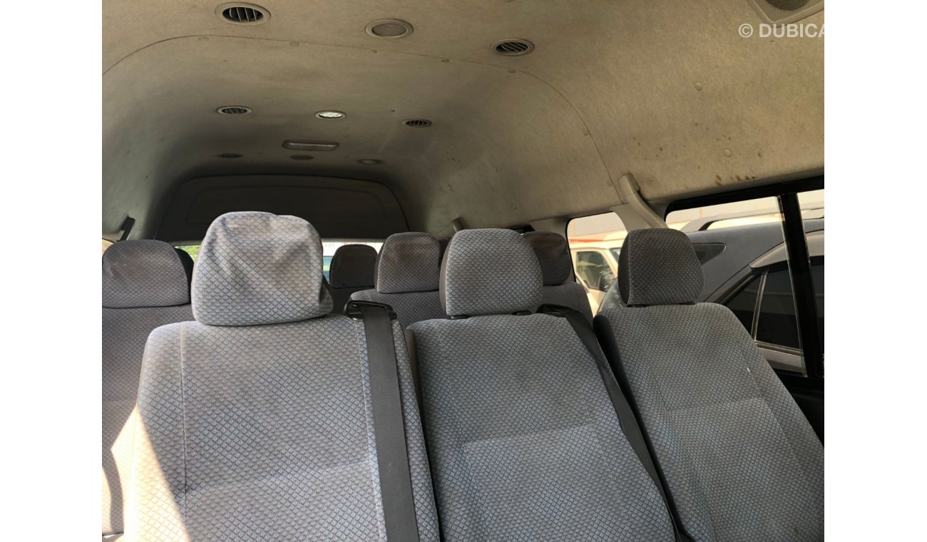 تويوتا هاياس Toyota Hiace Highroof Bus 15 seater, A/T, model:2012. Only done 99000 km