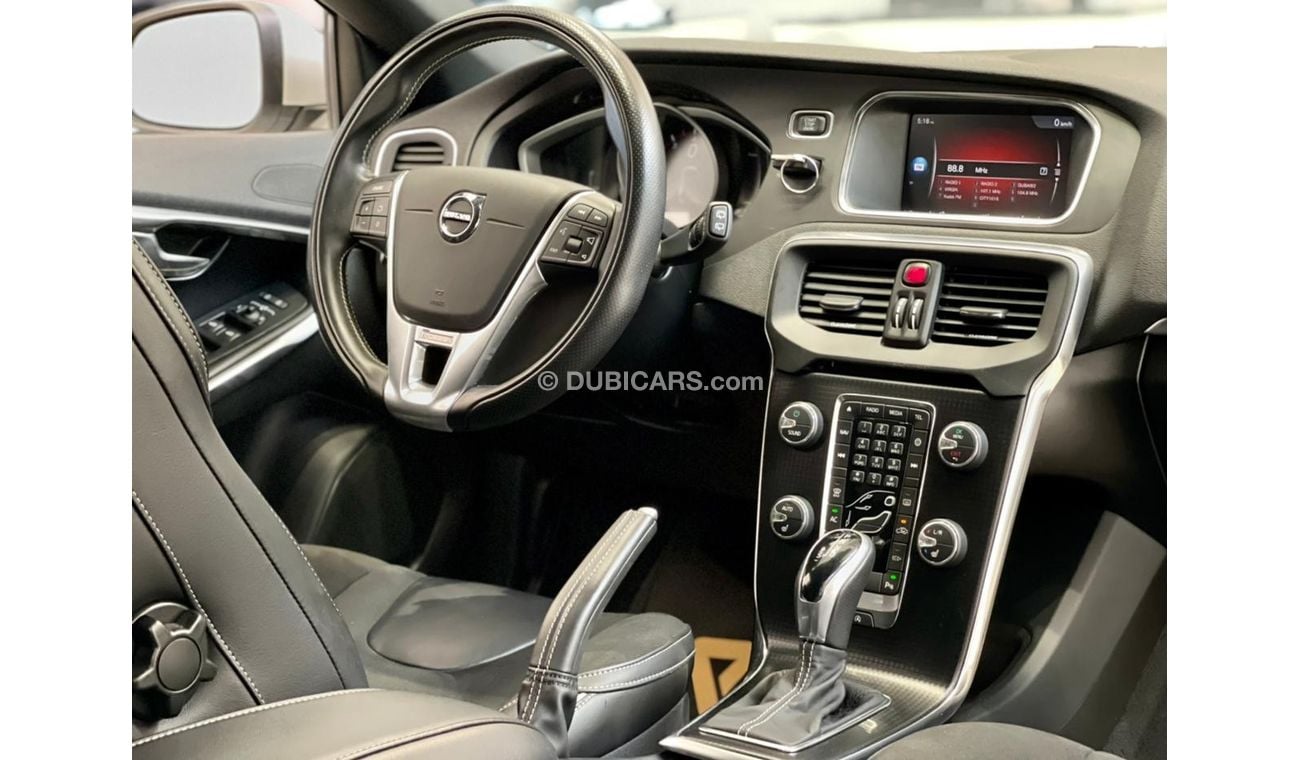 Volvo V40 2018 Volvo V40 T5 R-Design, Warranty, Full Service History, Low KMs, GCC