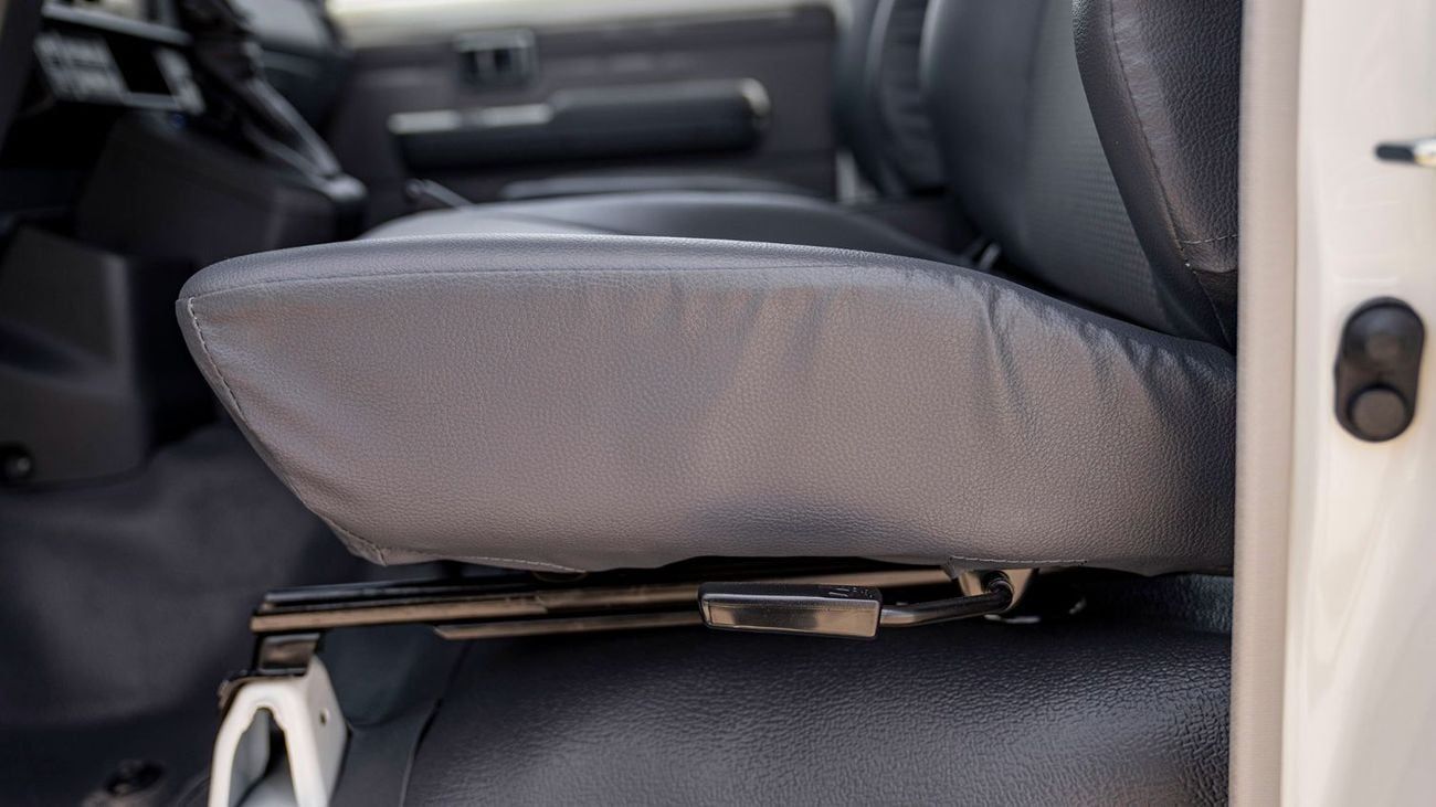 Toyota Land Cruiser 70 Lc 78 hard top 3 door AT 2.8L