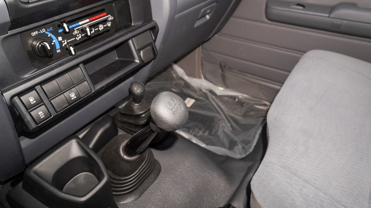 Toyota Land Cruiser 70 4.0L V6 M/T