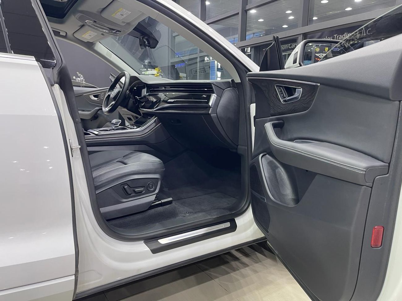 Audi Q8 55 TFSI quattro (340 HP)