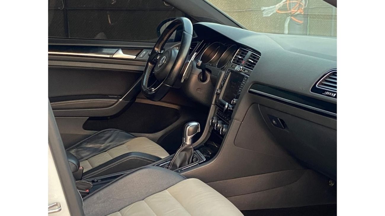 فولكس واجن جولف ار