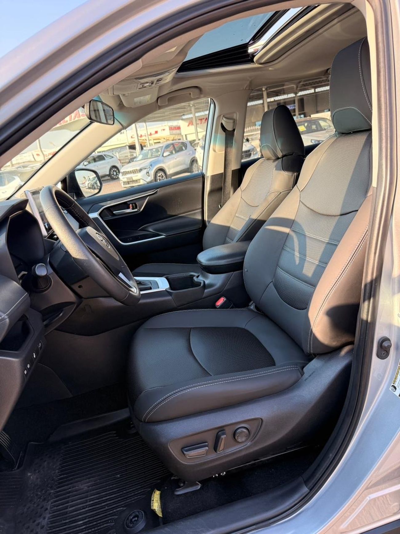 تويوتا راف ٤ XLE 2.5L Full option