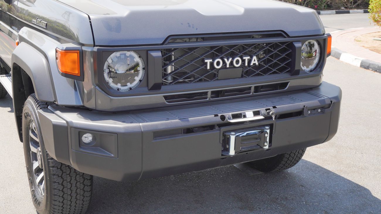 Toyota Land Cruiser Pick Up LX 4.0L V6 A/T