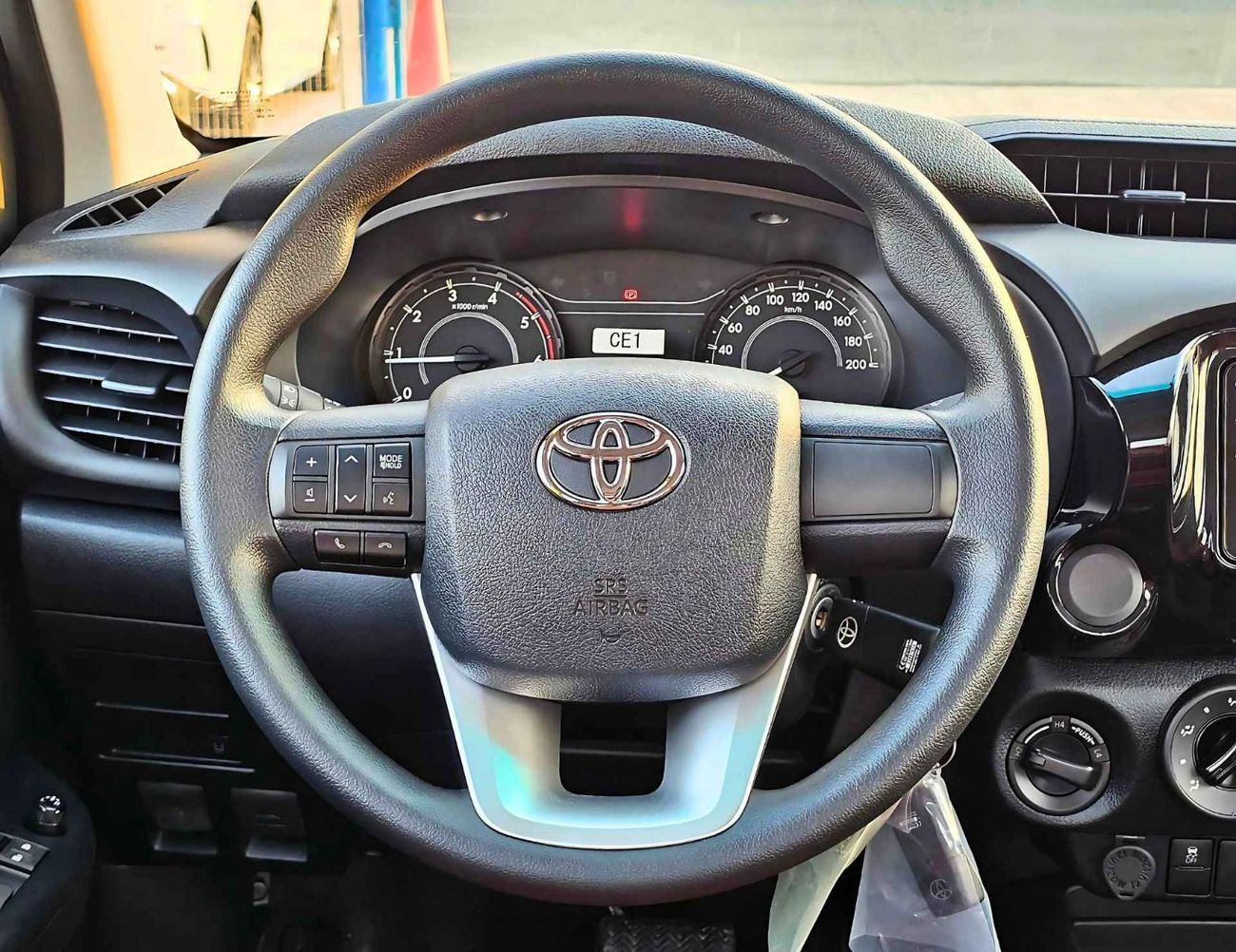 Toyota Hilux NARROW BODY/DOUBLE CABIN /2.4L DIESEL/2 AIR BAG, KEYLESS ENTRY, POWER WINDOWS/ (CODE # HD)