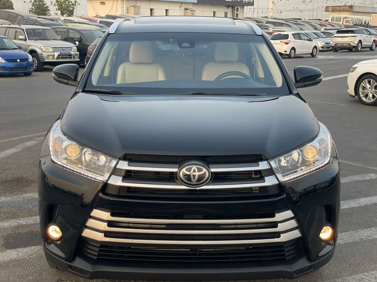 تويوتا هايلاندر 2017 Toyota Highlander Limited Edition Full Option 3.5L V6 - Full 8 Seater With Auto Truck and Radar