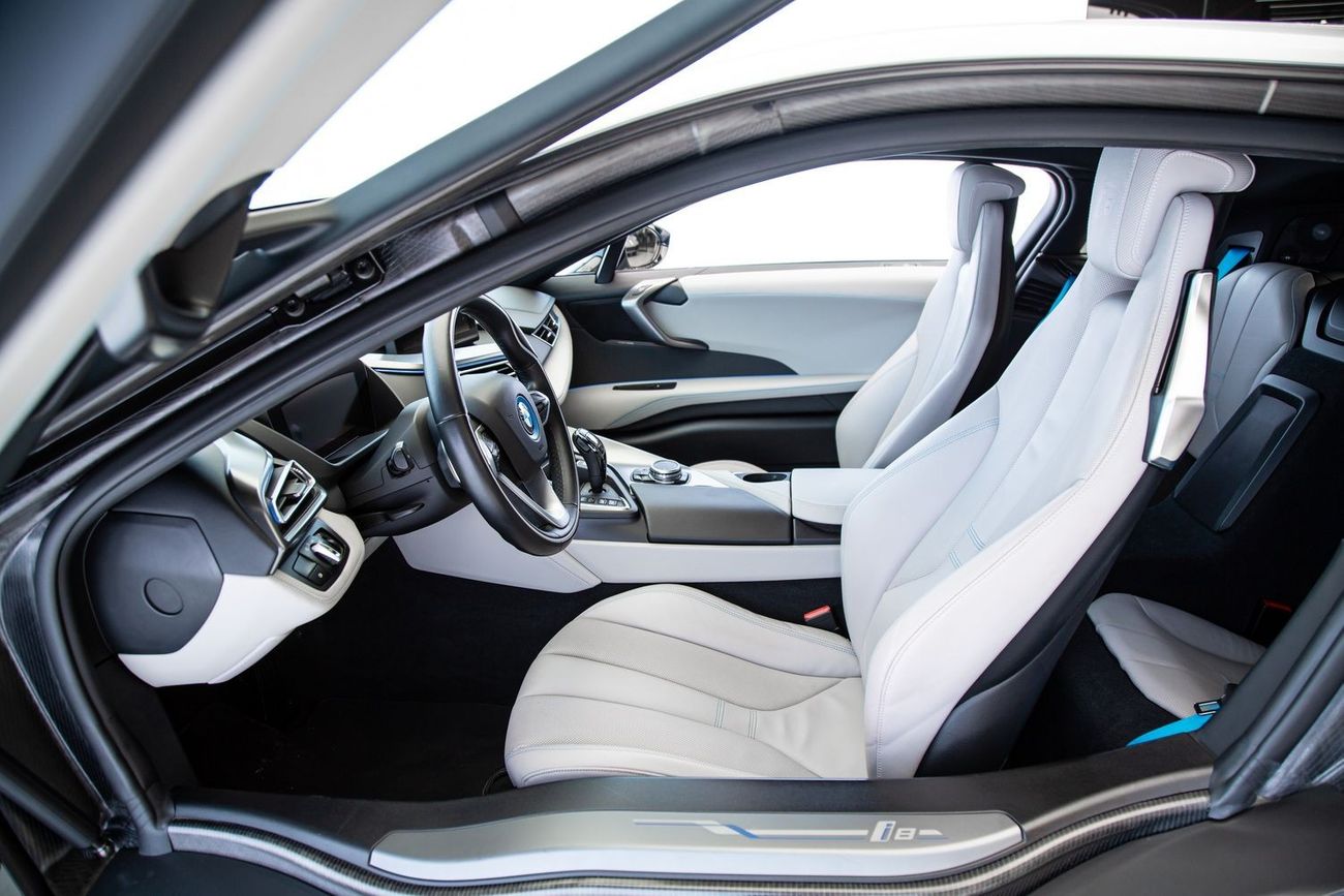 بي أم دبليو i8 Std