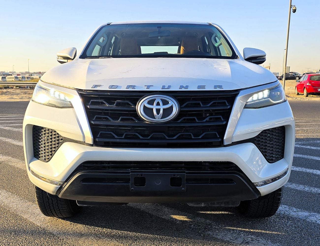 Toyota Fortuner Toyota Fortuner 2.7l Petrol A/T  RWD SUV Gcc 5Doors White Color 2026 Model