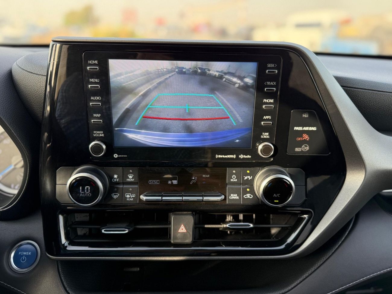 Toyota Highlander Hybrid leather seats,push start,blind spot