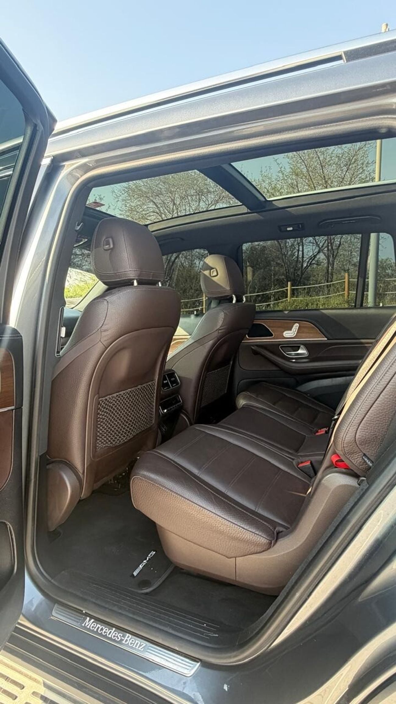 Mercedes Benz GLS450 4MATIC 2022 Mercedes-Benz GLS 450 4MATIC AMG Line – GCC Specs EMC.  First owner, 77,000 km, full Mercedes E