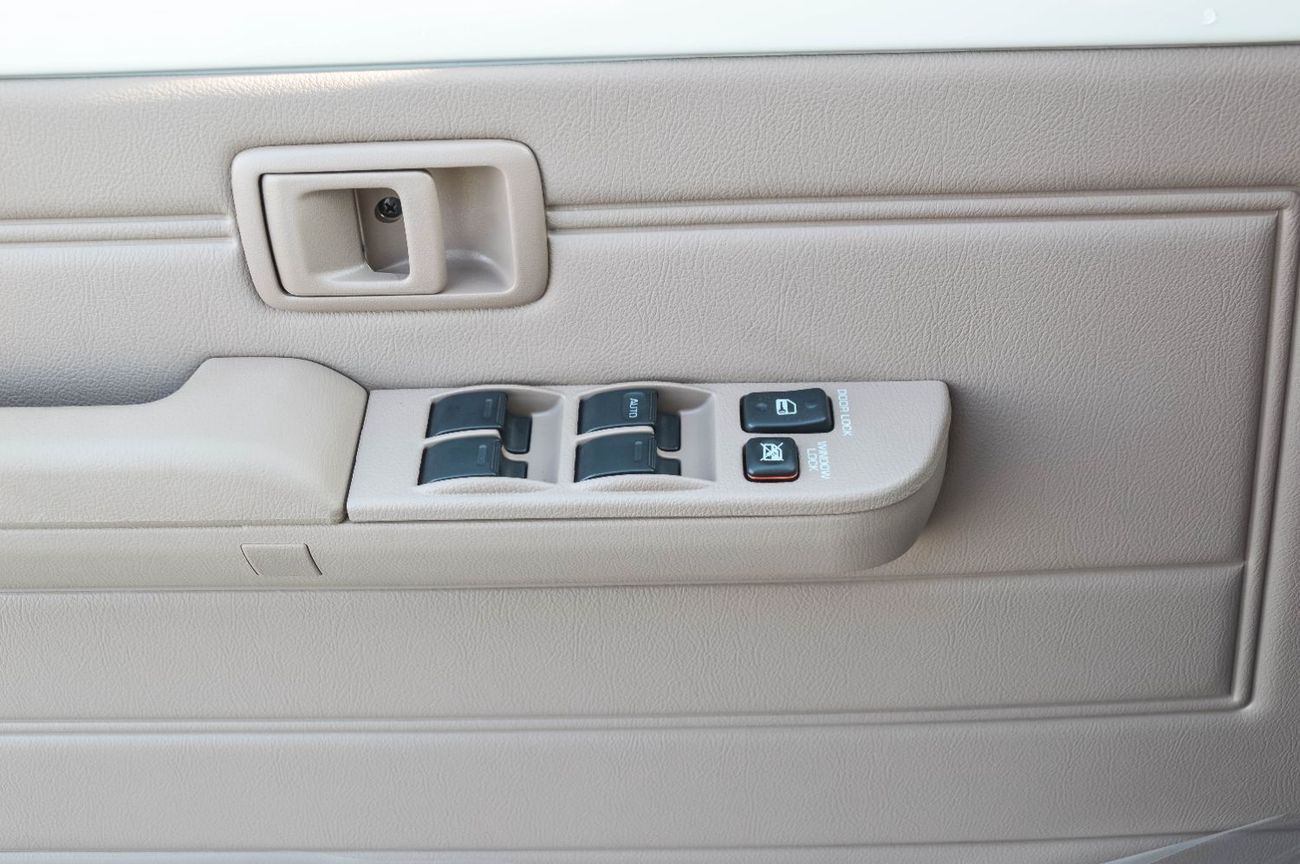 تويوتا لاند كروزر بيك آب TOYOTA LAND CRUISER 79 2.8L DC MT PICKUP 2025