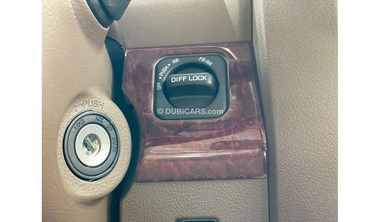 تويوتا لاند كروزر بيك آب دبل كابين ديزل 2022 - ونش - دفلوك - رفارف - رنجات - شاشه - كاميرا - كمبروسر هواء