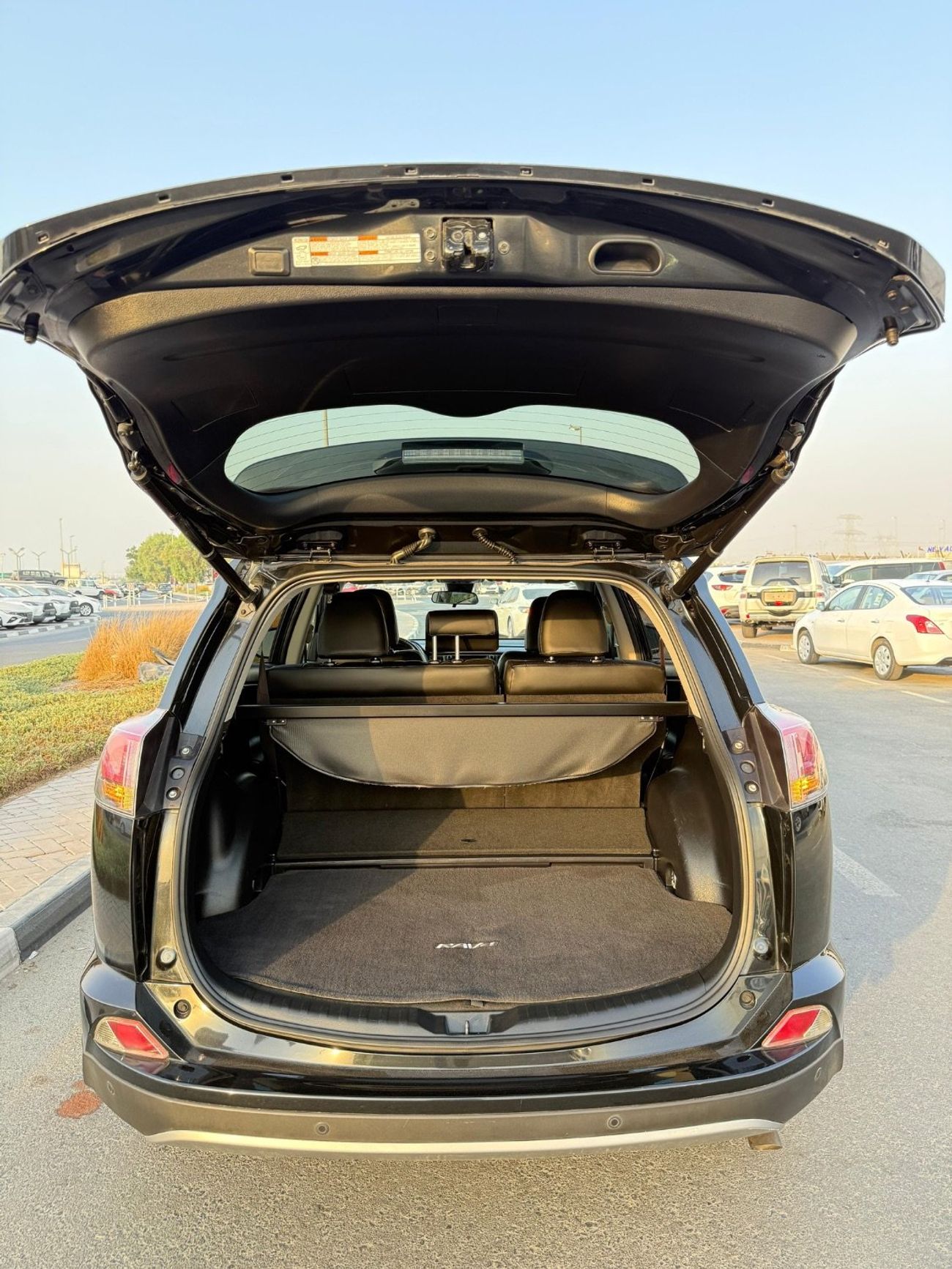 تويوتا راف ٤ XLE 2.5L