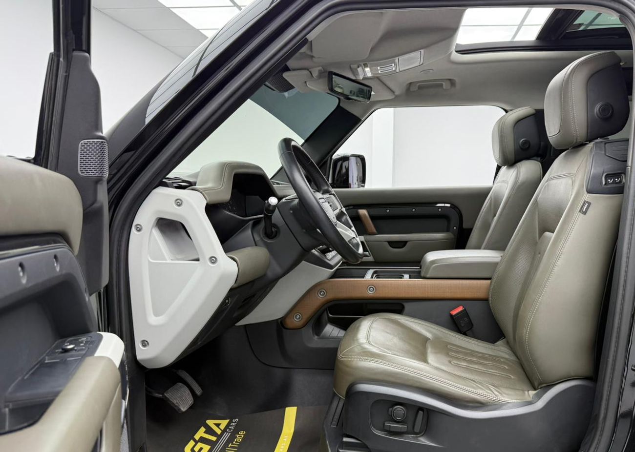 Land Rover Defender P400 90 HSE 3.0L (5 Seater) 2021 Land Rover Defender P400 ,Agency Warranty+Full Service History ,Ful