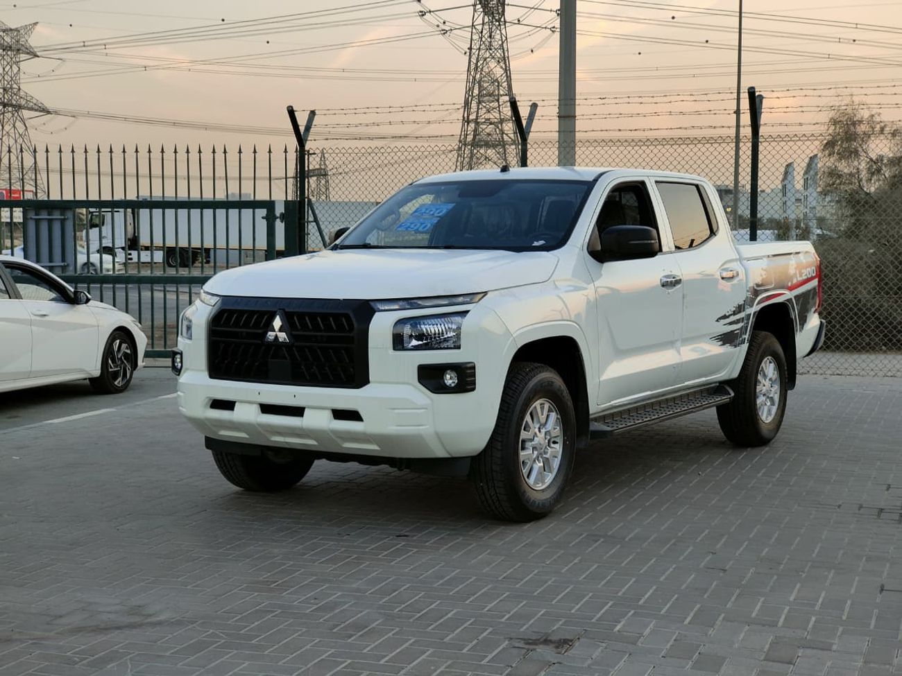 Mitsubishi L200 GLX Double Cab Petrol 2.4L MITSUBISHI L200 PETROL GLX 2.4L 2025