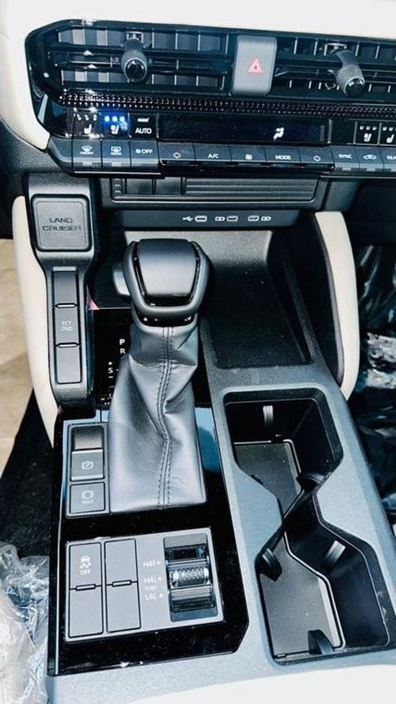 Toyota Prado LC250 PRADO 2.7L PETROL 7 SEAT FULL OPTION