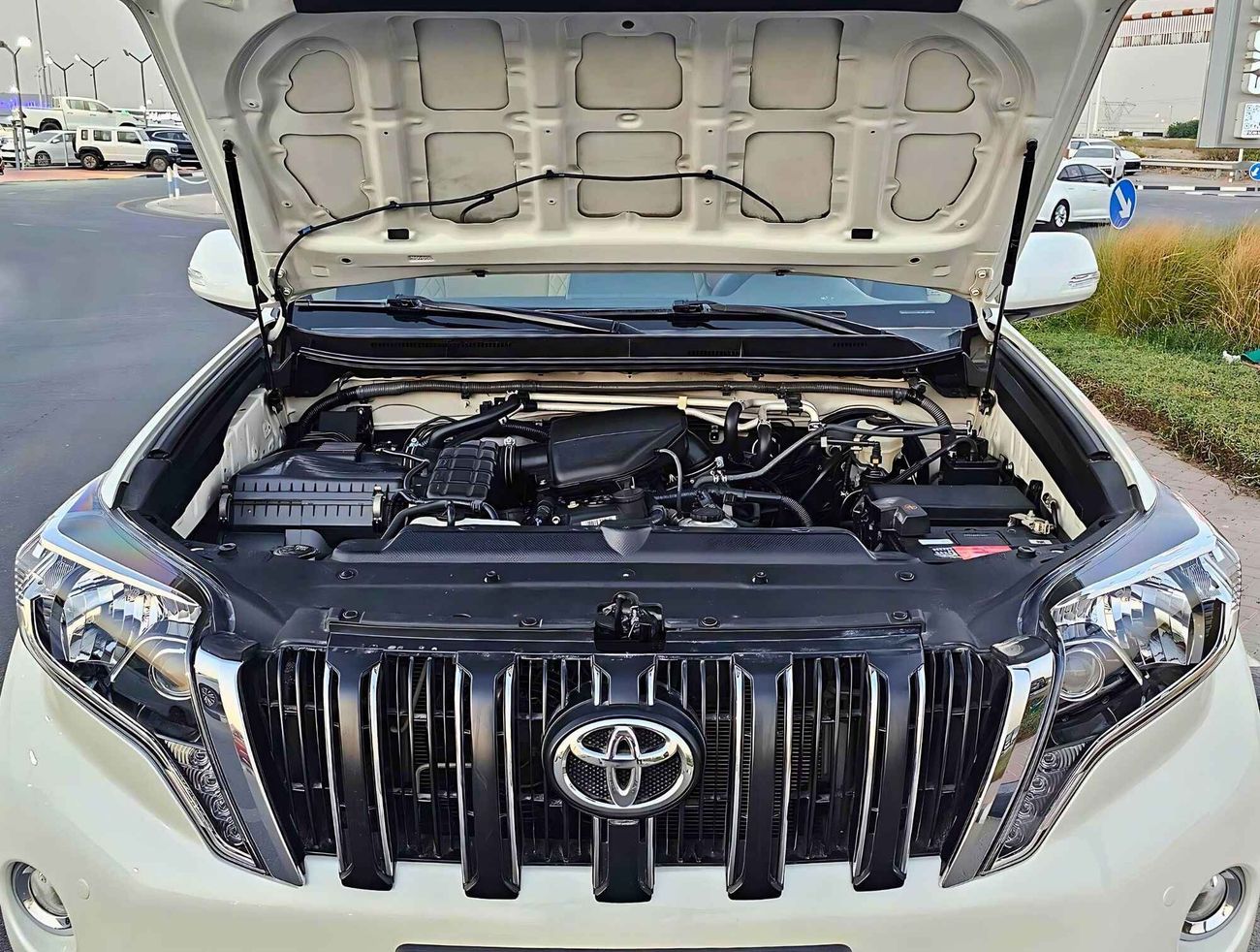 Toyota Prado GXR V4 2.7L/ 4WD GCC/  LEATHER SEATS/ DVD CAMERA/  TYRE DOWN/ LOW MILEAGE/ ONLY FOR EXPORT/LOT#64297