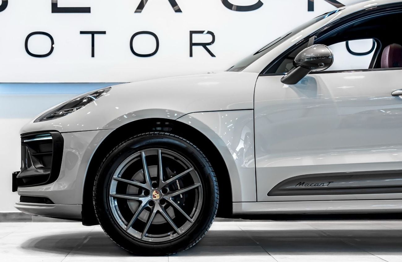 بورش ماكان Base 2.0T 2024 Porsche Macan T, 2026 Porsche Warranty, Full Service History, Low KMs, GCC