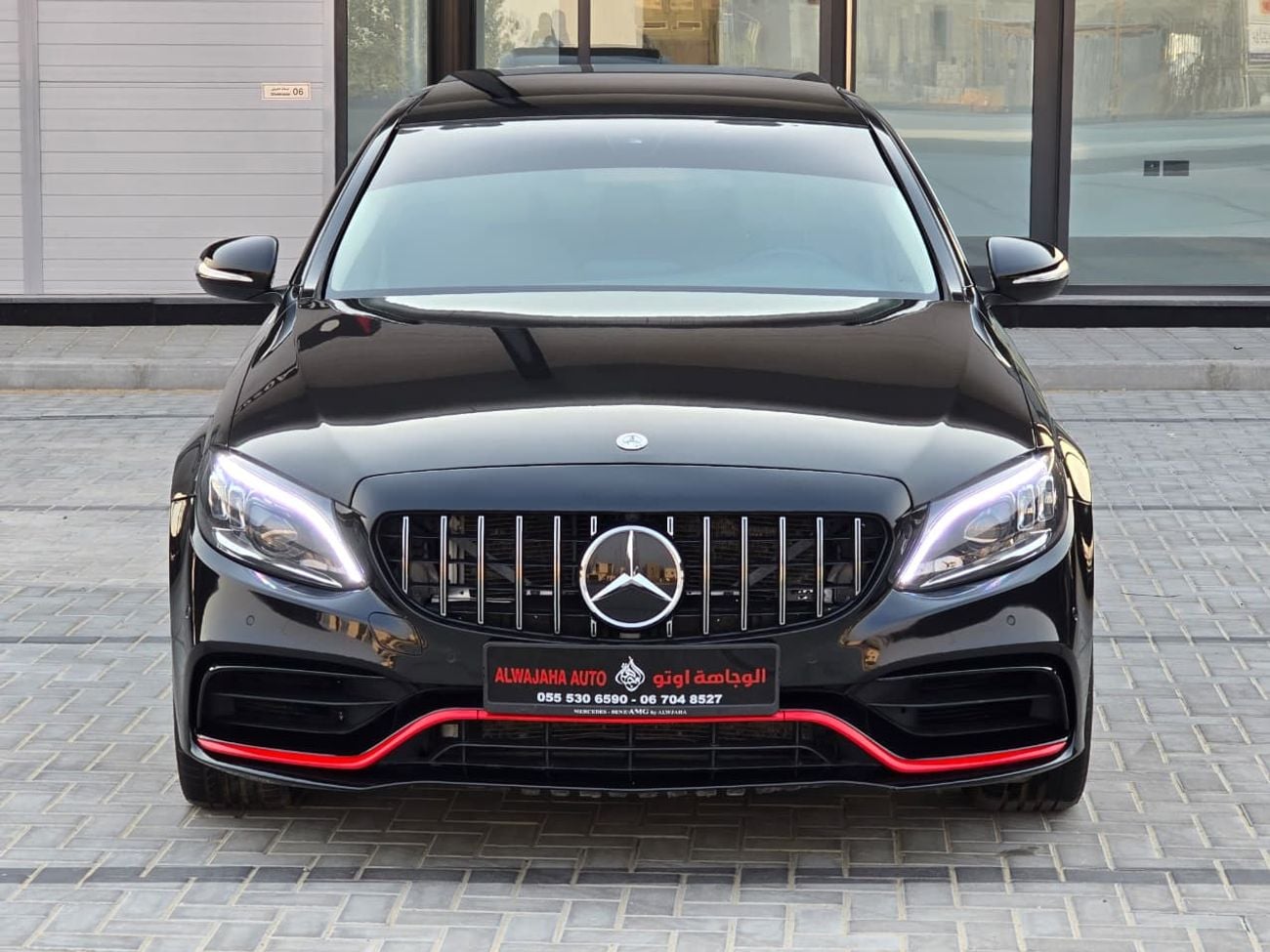 مرسيدس بنز C 200 كوبيه مرسيدس 2015  الممشى: 159,000 كم  بحالة جيدة وجاهزة للاستخدام  السعر: 43,000 درهم إماراتي للتواصل وال