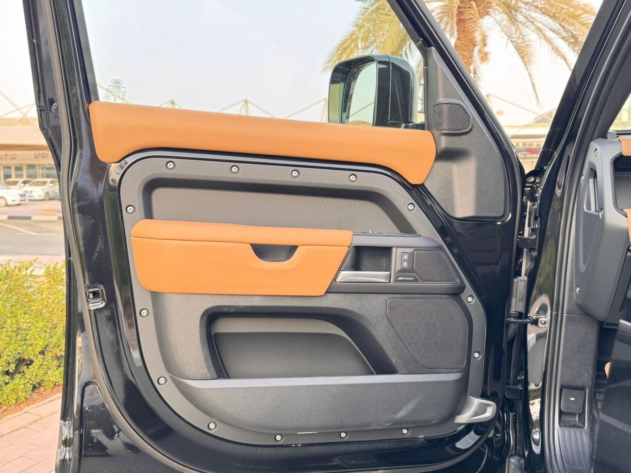 لاند روفر ديفندر P400 110 HSE 3.0L (5 Seater)
