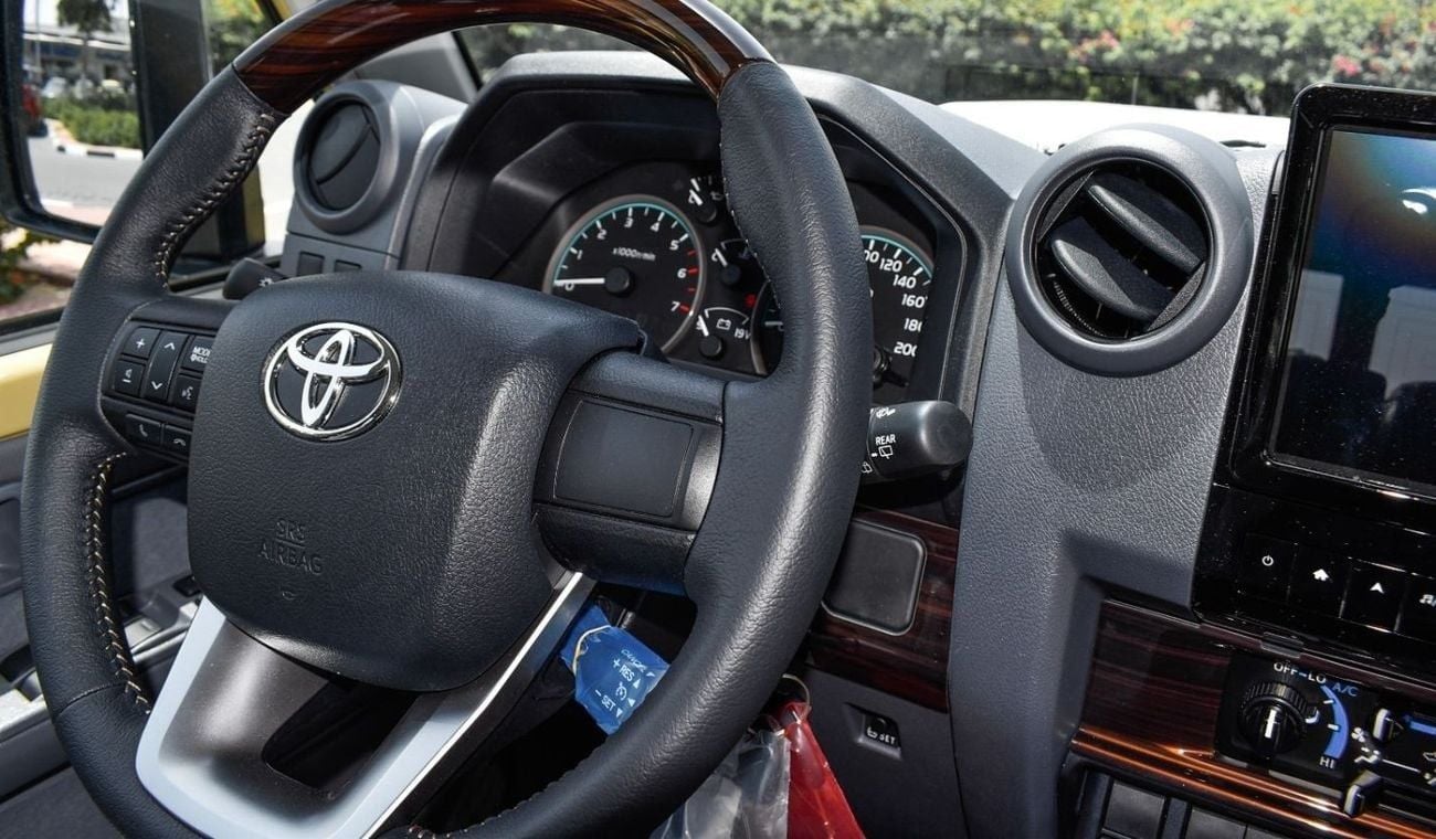 Toyota Land Cruiser 70 76 4.0L PETROL MID OPTION MANUAL TRANSMISSION ( WHITE AVAILABLE )