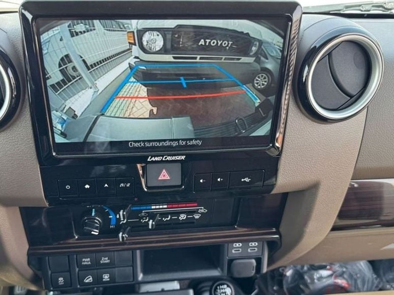 Toyota Land Cruiser TOYOTA LC76 5DOOR 4.0L PTR GCC A/T F/O WHITE 2025