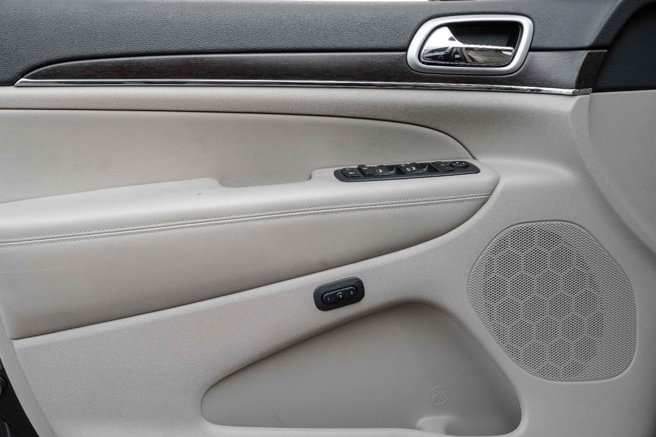 Jeep Grand Cherokee Limited V8 | 2,350 P.M  | 0% Downpayment | Immaculate Condition!