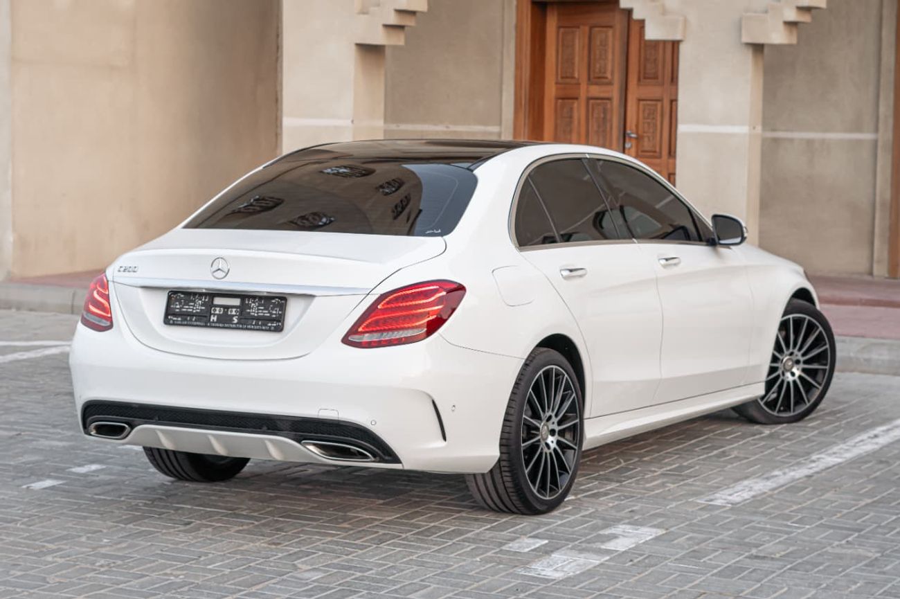 مرسيدس بنز C 200 GCC CAR FULL OPTION