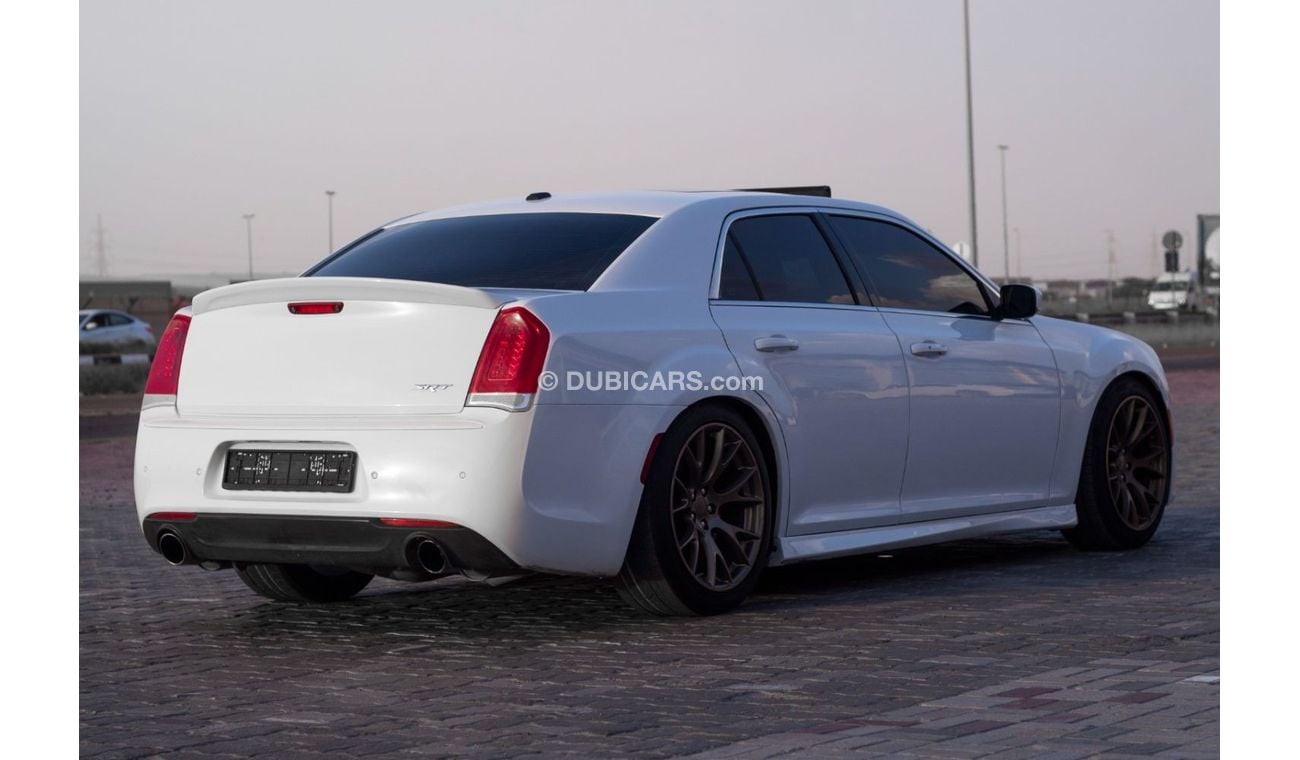 Chrysler 300C SRT8 Chrysler 300 SRT Model : 2015 Mileage : 197,000 km Price : 65,000 dirhams Gulf specifications ,