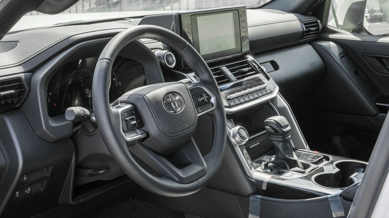 Toyota Land Cruiser 2025 Toyota Land Cruiser GXR 4.0L AT Petrol (White-Black)