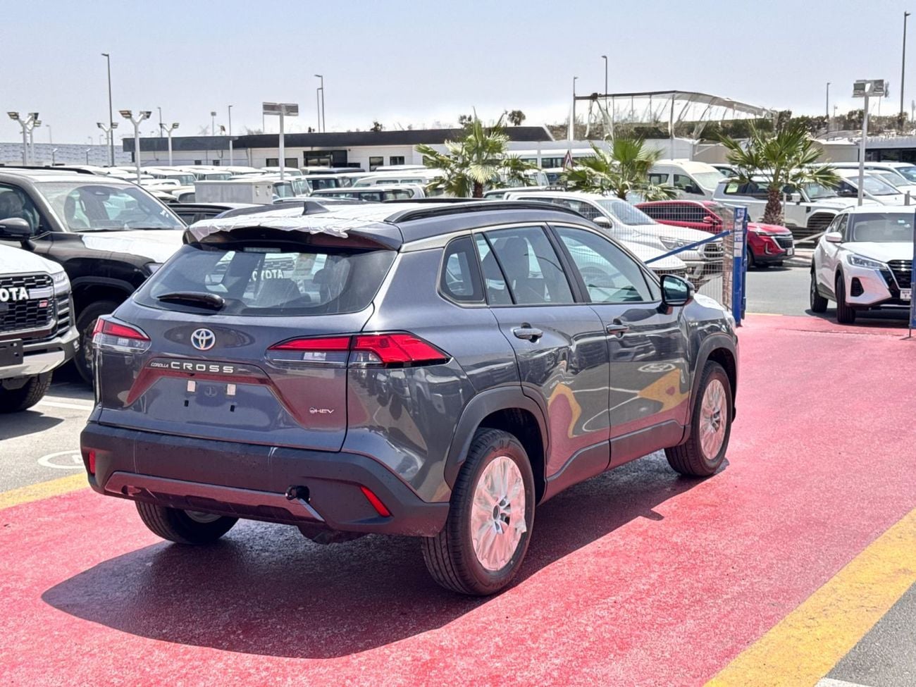 تويوتا كورولا كروس LTD HEV 2026 TOYOTA COROLLA CROSSOVER 1.8L HYBRID PETROL A/T SUNROOF FULL GCC BRAND NEW 0KM
