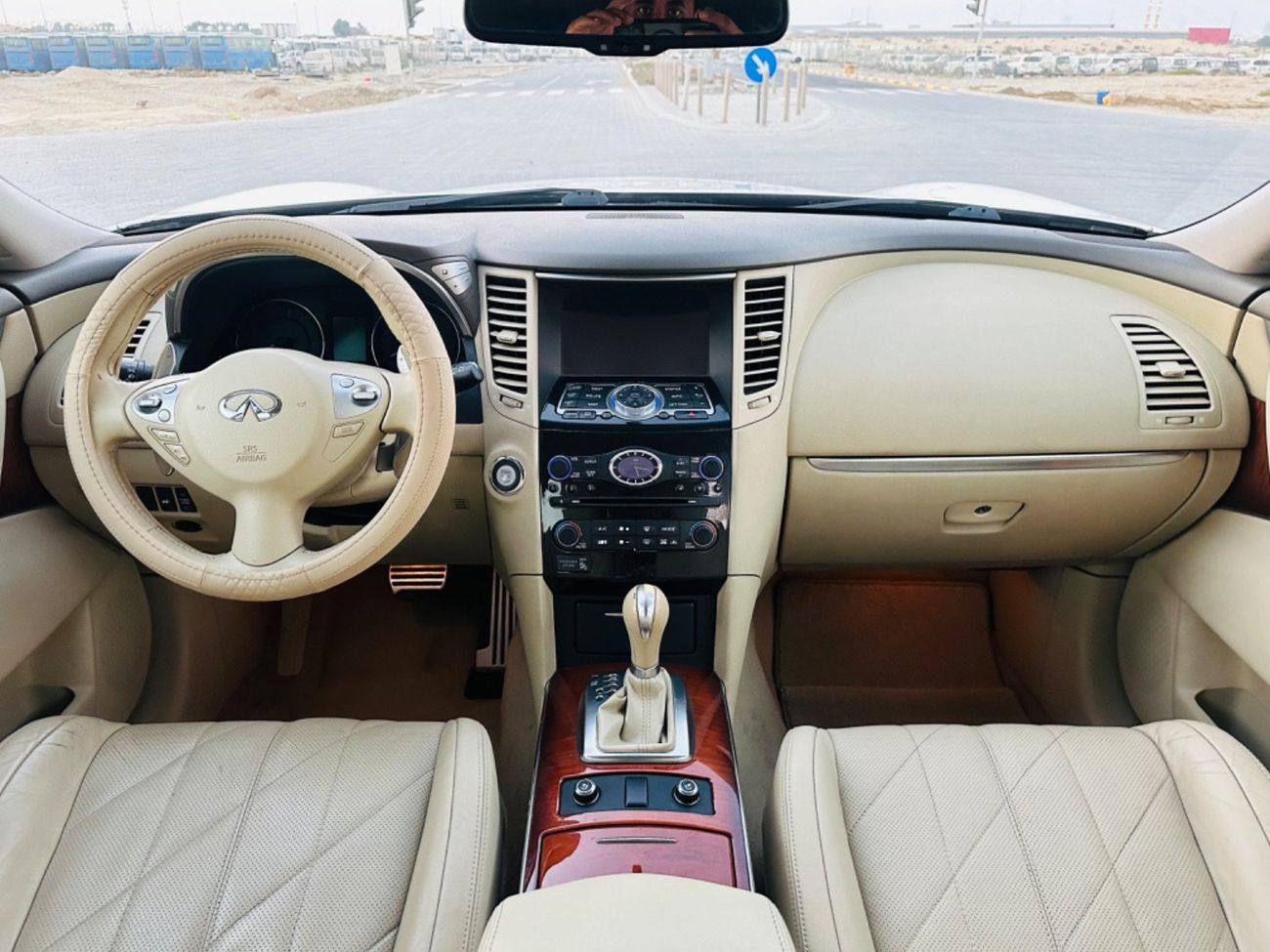 Infiniti QX70 MODEL 2017 GCC CAR PERFECT CONDITION INSIDE AND OUT SIDE FULL OPTION SUN ROOF LEATHER SEATS 5 camera