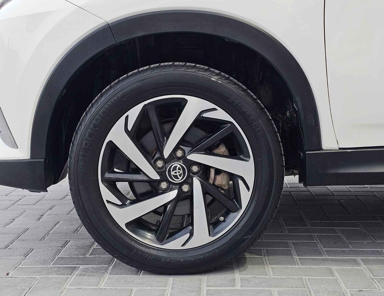 Toyota Rush /1.5L V4/ 7 SEATER/ LEATHER SEATS / EXPORT ONLY / LOT#009785