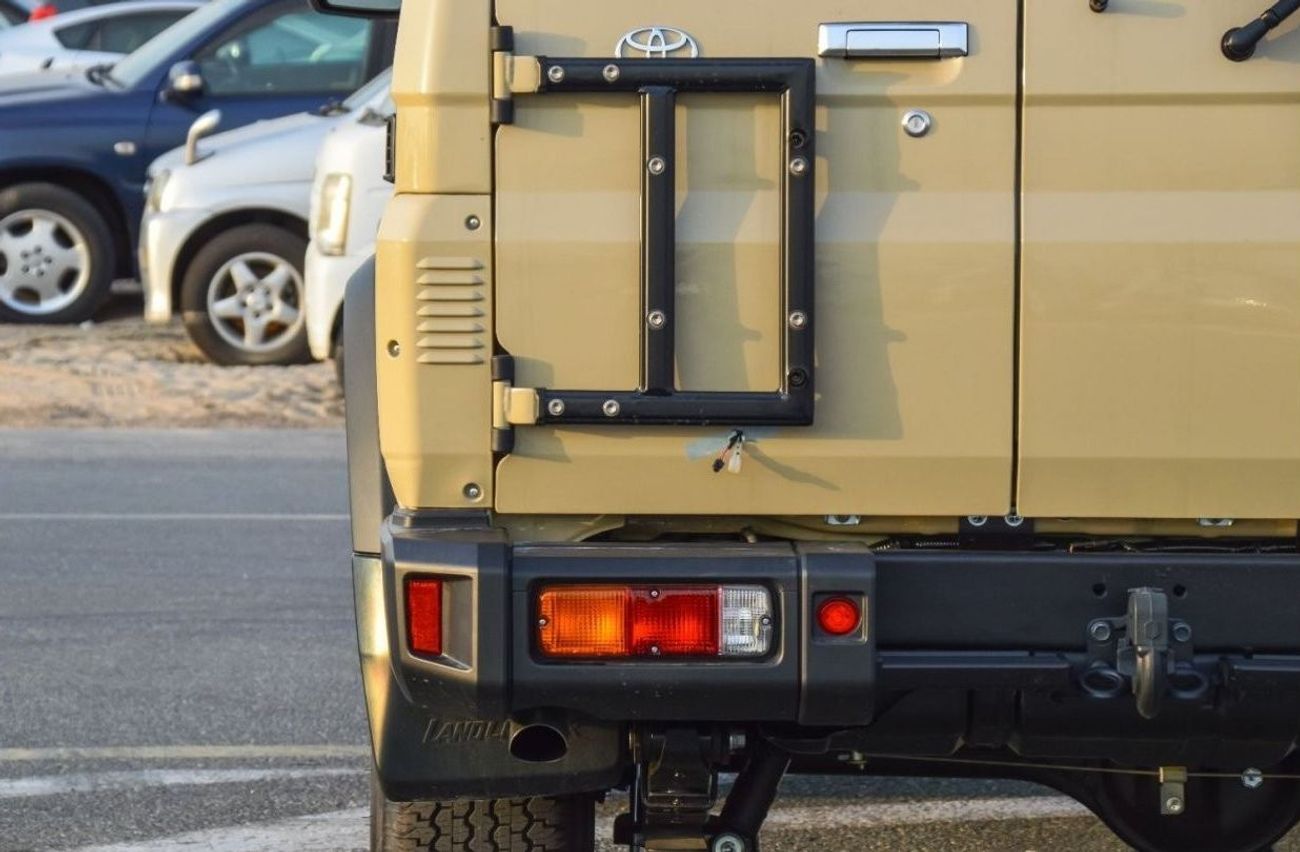 تويوتا لاند كروزر TOYOTA LAND CRUISER 71 SERIES 4.0L 4WD AT PETROL SUV 2024