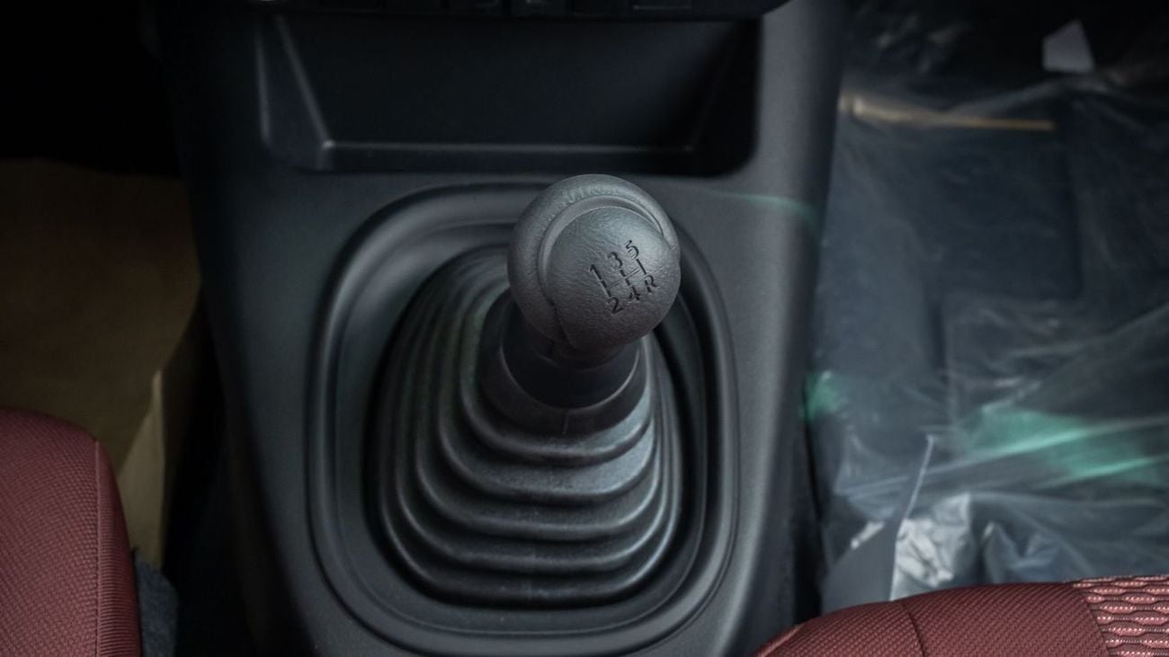 تويوتا هيلوكس TOYOTA HILUX 2.7L MT 4X2 -2025YM