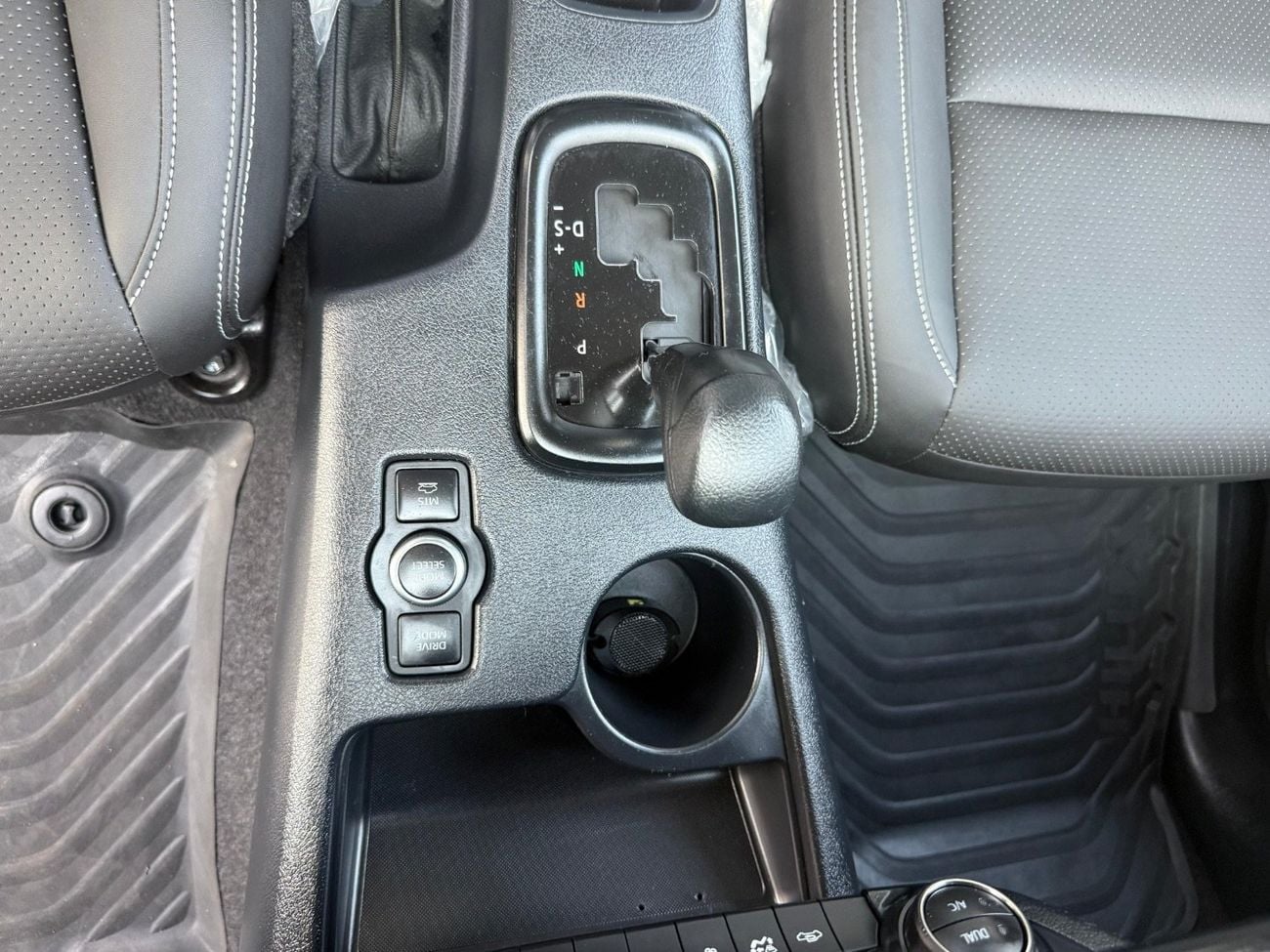 تويوتا هيلوكس SR5 48V with GR Kit