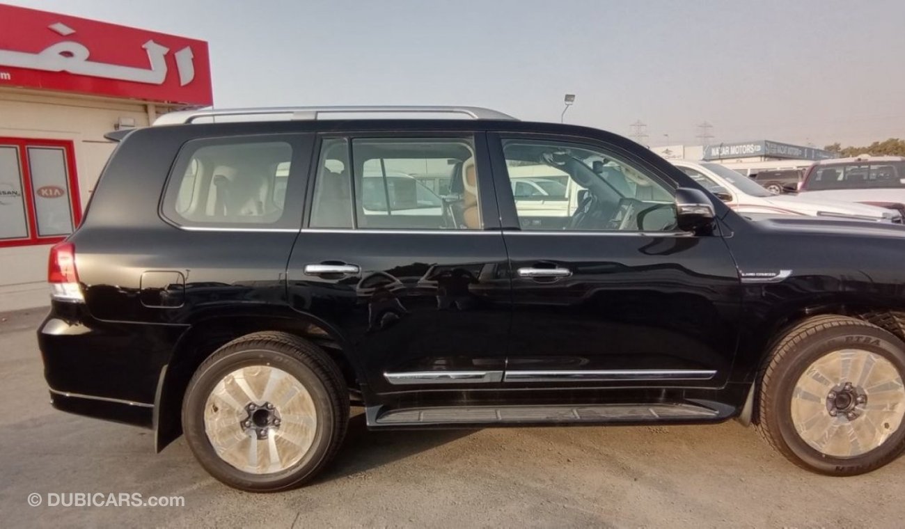 تويوتا لاند كروزر Toyota Land cruiser black GXR 4.6L V8 GT with leather seats (2021 Model)