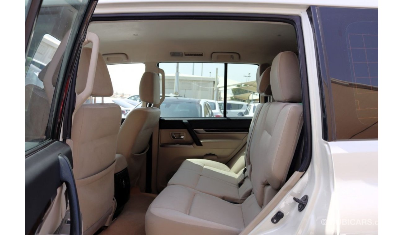 Mitsubishi Pajero GLS Mid ACCIDENTS FREE - GCC - MID OPTION - PERFECT CONDITION INSIDE OUT