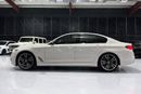 بي أم دبليو M550i Std 4.4L