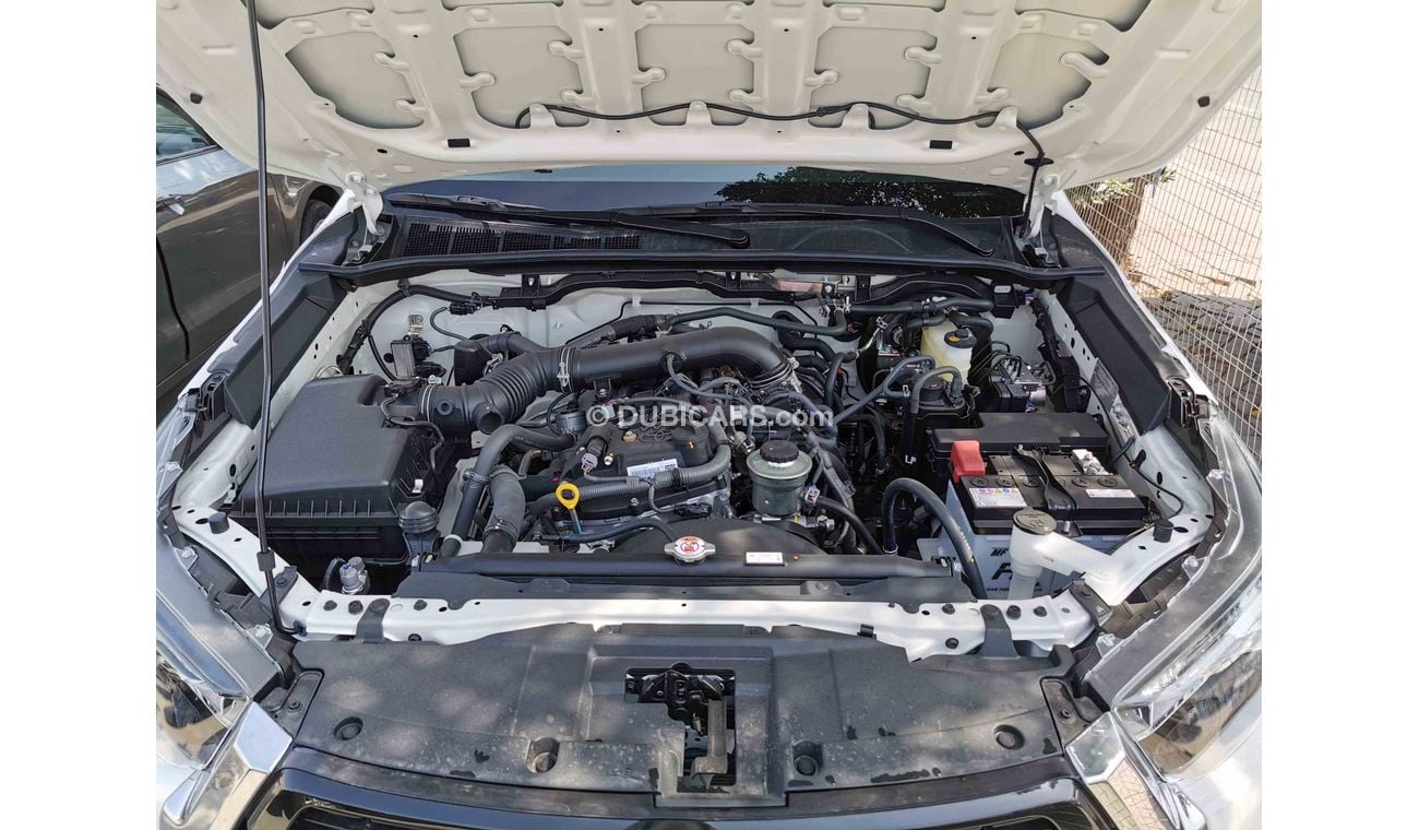 Toyota Hilux 2.8L 4CY Petrol, 17" Rims, Fabric Seats, Xenon Headlights, Dual Airbags, CD Player (CODE # THBS03)