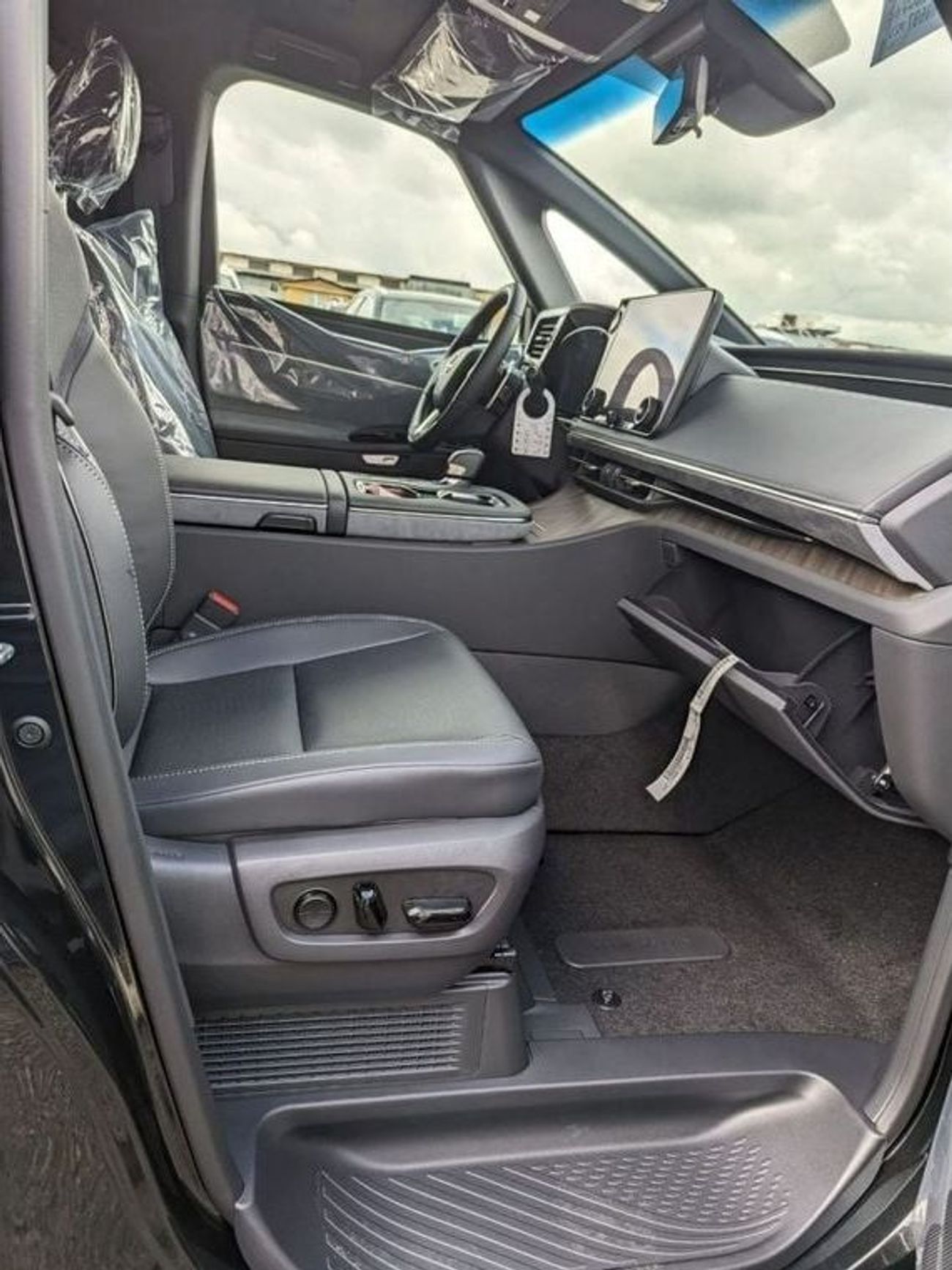 لكزس LM 350h (For export only)