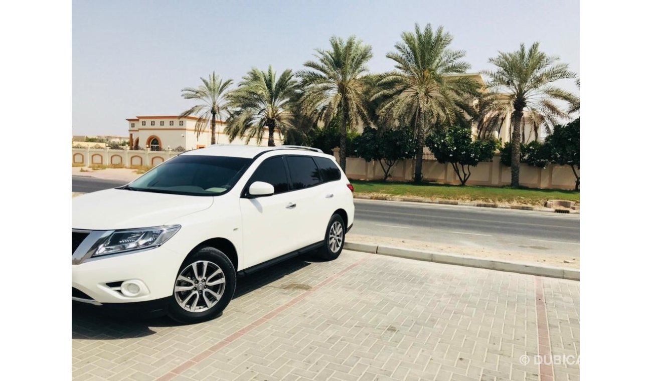 نيسان باثفايندر 950-/ Only 0% Down Payment,Mid Option,Mint Condition