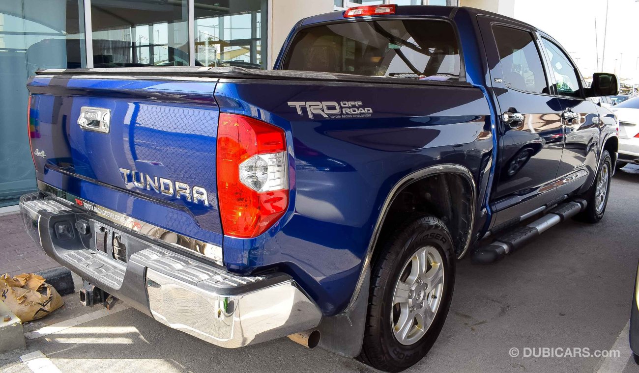 Toyota Tundra 5.7 L V8 SR5 TRD