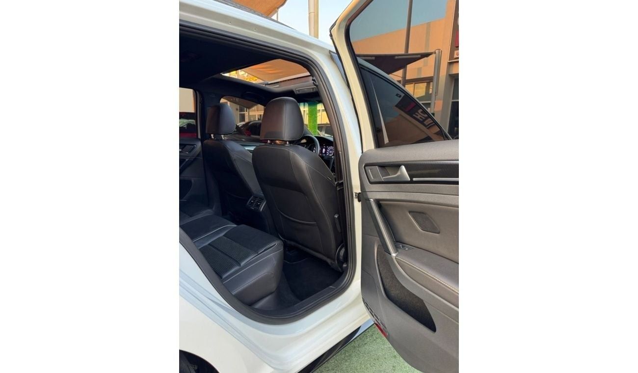 فولكس واجن جولف R 2.0L (280 HP)