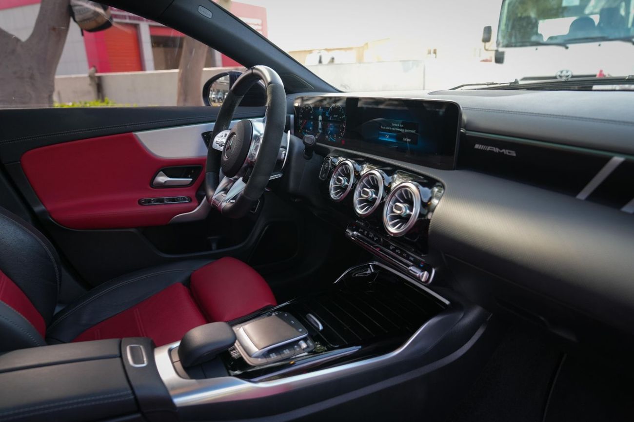 مرسيدس بنز CLA 35 AMG 4MATIC 2021!! GCC SPECS!! LOW MILEAGE!! FULL SERVICE HISTORY FROM THE DEALER