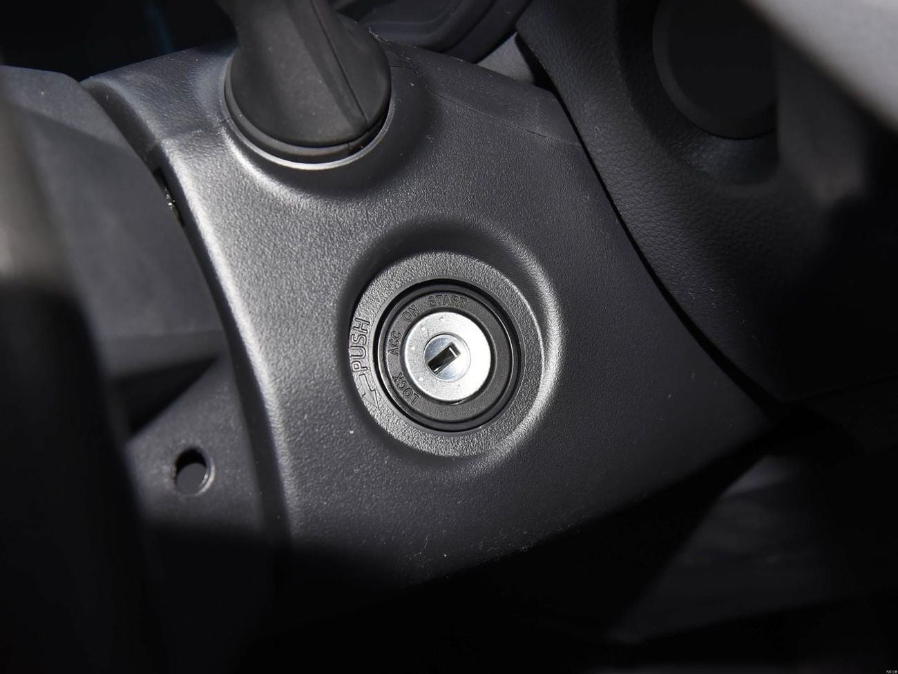 تويوتا كورولا كروس STD (NON GCC) TOYOTA COROLLA CROSS 2.0L PIONEER MODEL 2025
