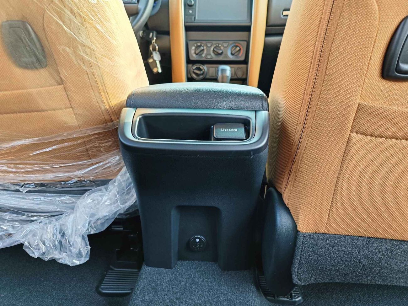 Toyota Fortuner DIESEL, 2.4L V4 /  ALLOY RIMS / PARKING SENSOR / 4WD (CODE # FD24B)