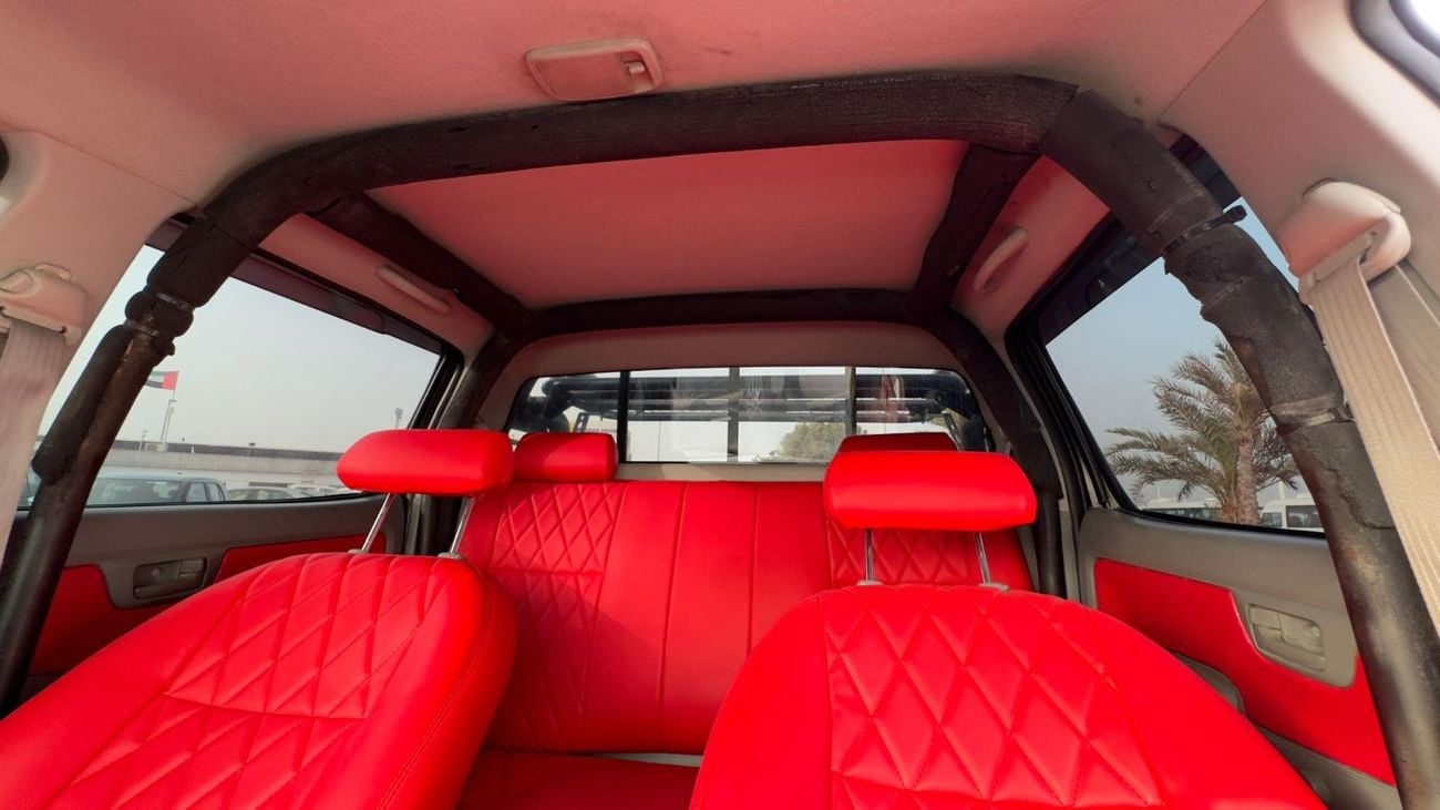 Toyota Hilux DOUBLE CABIN | PREMIUM RED INTERIOR | MANUAL 2.5L DIESEL | MULTIMEDIA SCREEN | LHD | 2007