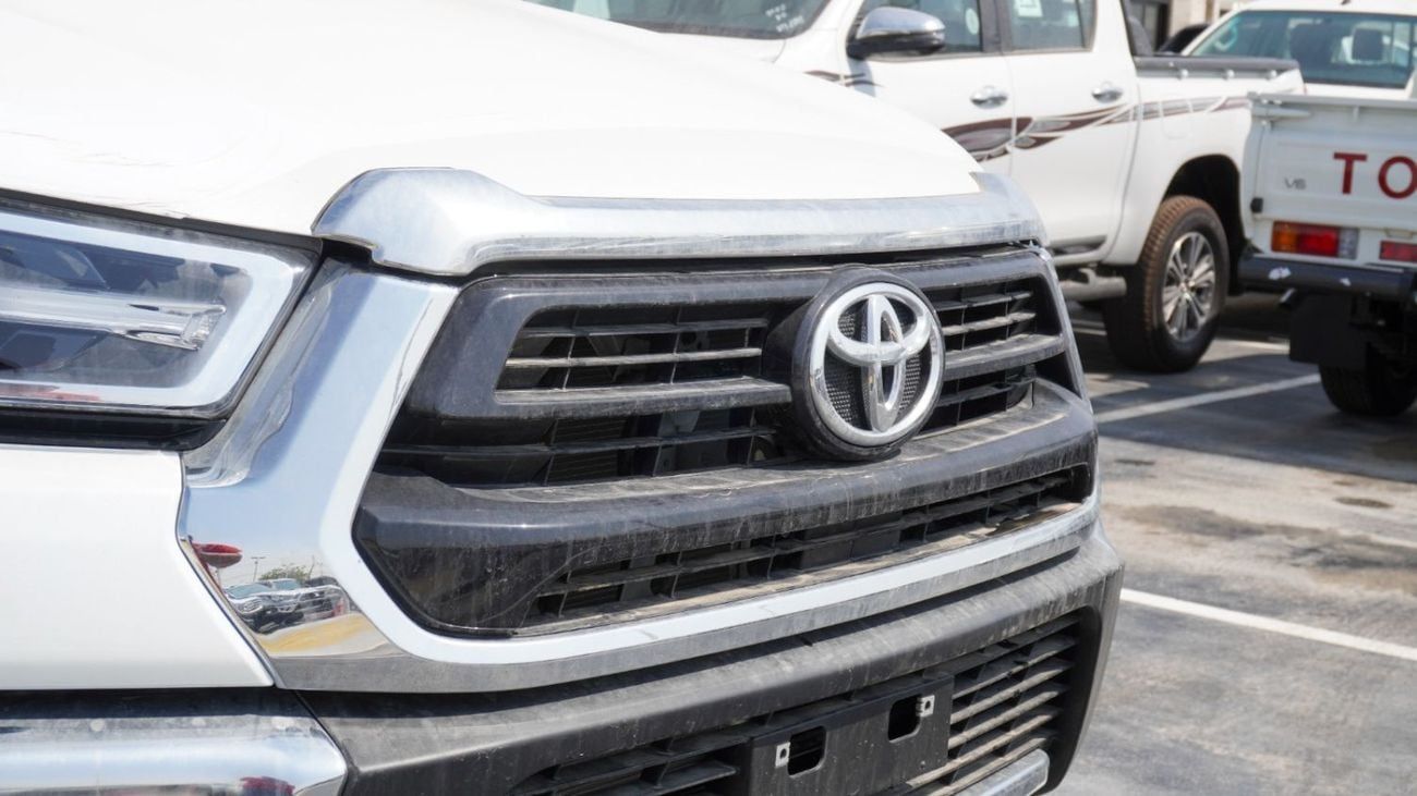 تويوتا هيلوكس GLS 2.7L AWD