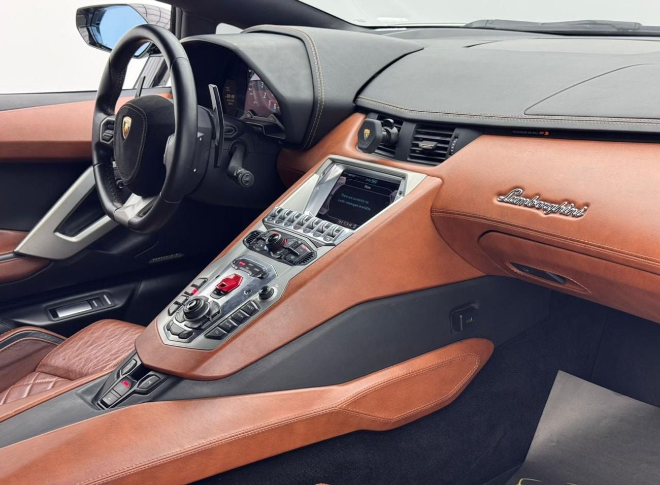 Lamborghini Aventador 2017 Lamborghini Aventador S Roadster, Lamborghini Service History, Excellent Condition, GCC